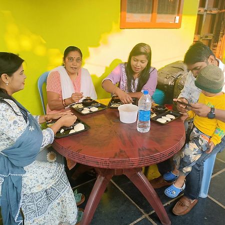 Abhi Homestay Hampi Buitenkant foto
