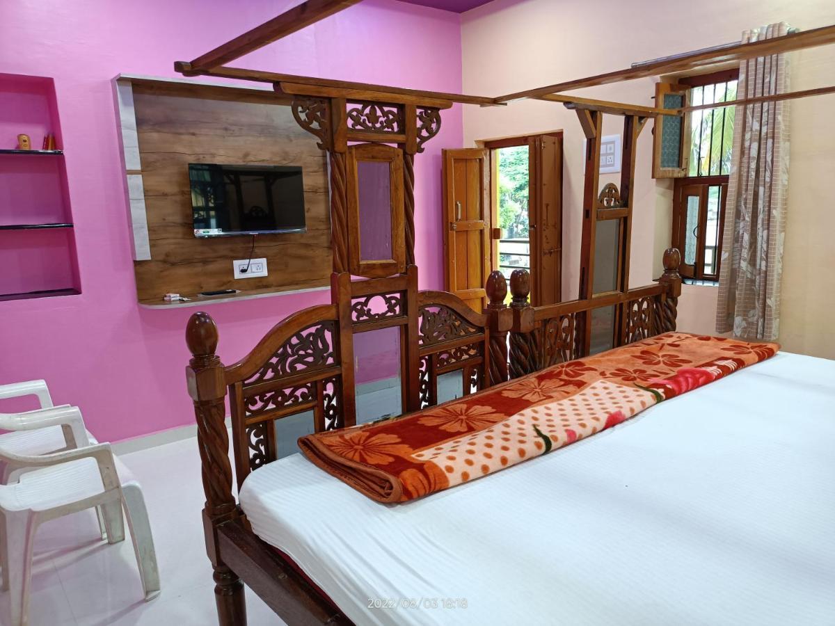 Abhi Homestay Hampi Buitenkant foto