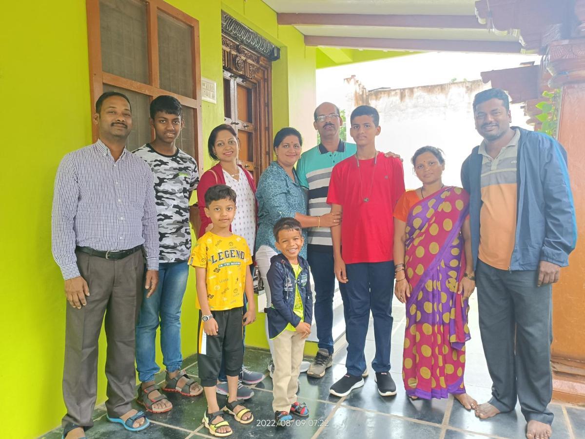 Abhi Homestay Hampi Buitenkant foto