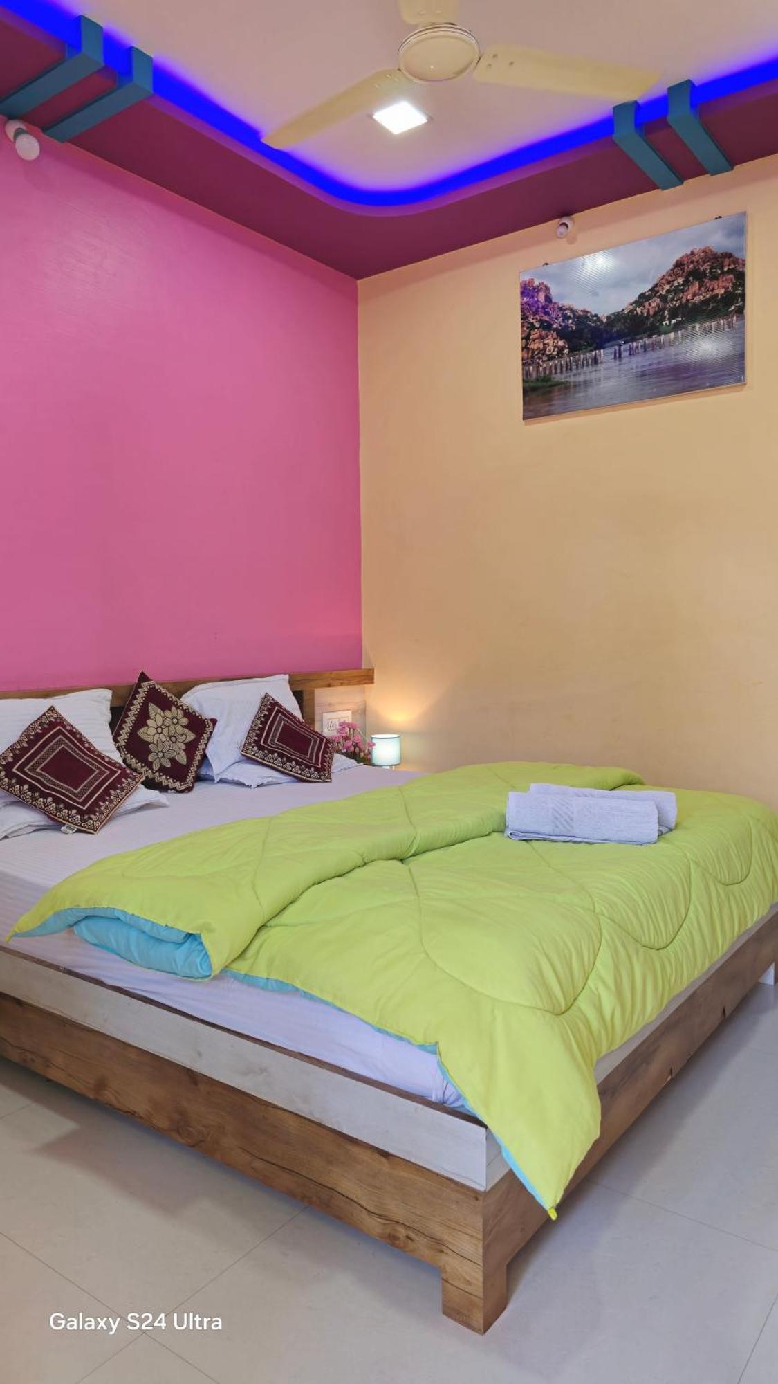 Abhi Homestay Hampi Buitenkant foto